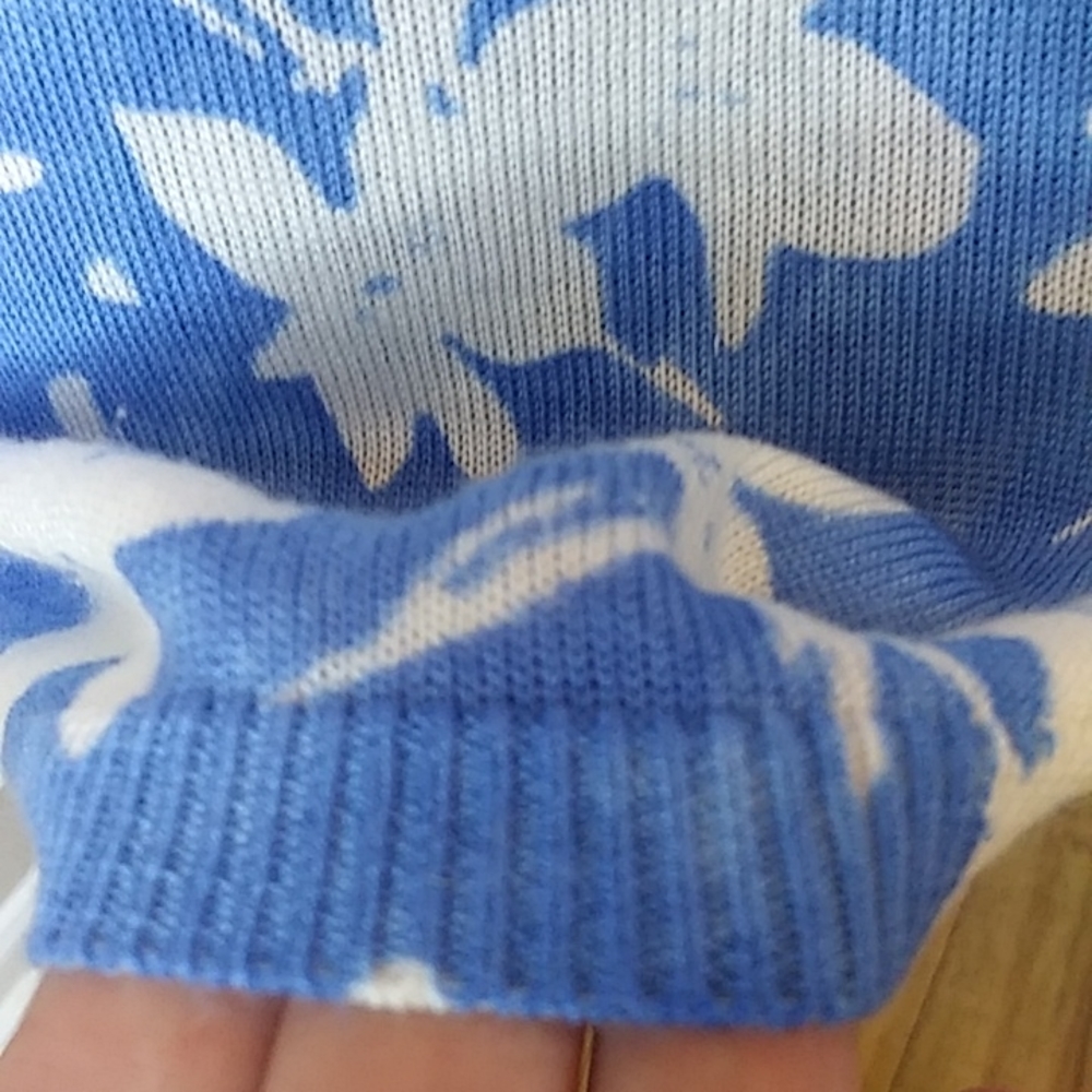 Blue and White Floral 3/4 Sleeves Sweater Top by Emily Daniels. Size PM - Picture 12 of 15